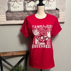 🏈Hanes Tagless Like New Snoopy Tampa Bay Buccaneers Women’s T-Shirt Size Medium
